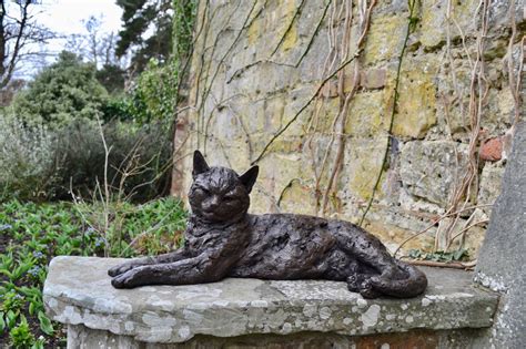 Lying Life Size Cat Sculpture Outdoor Bronze Cat Statue