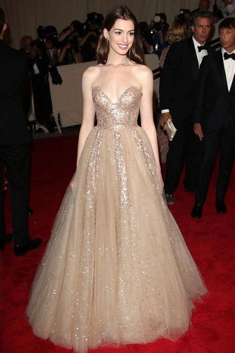 Anne Hathaway In Valentino Valentino Bridal Gown Styles Dresses