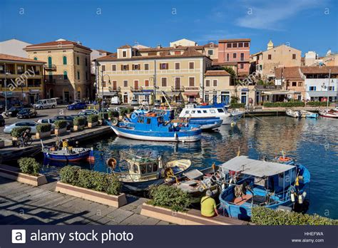 Elle est située immédiatement au sud de la corse, d'affiliation française. Port, La Maddalena, Gallura, Olbia-Tempio Province ...