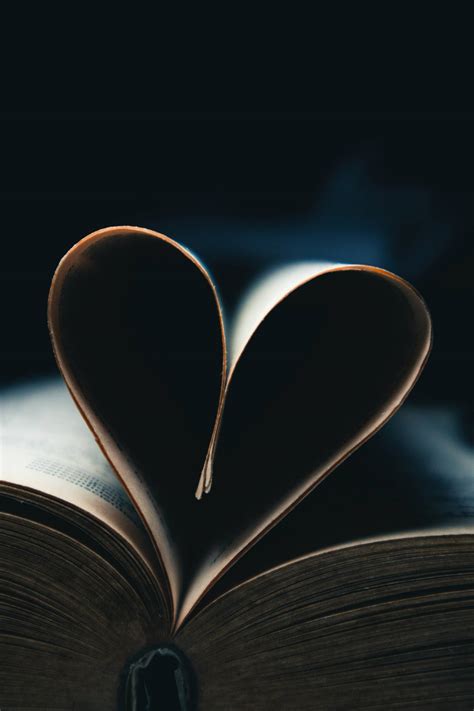 Download True Love Book Heart Wallpaper