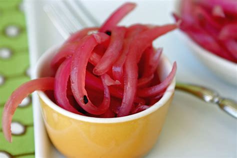 Place thinly sliced onions in a sieve or colander. Quick-Pickled Red Onions - NOURISH Evolution