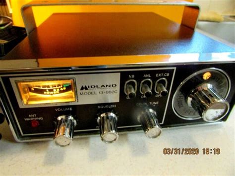 Vintage Midland 23 Channel Cb Radio Model 13 882c With Microphone