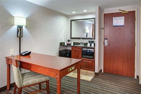 Hampton Inn And Suites By Hilton Toronto Airport Mississauga