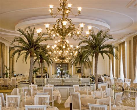 Renovated in 2010, the kempinski grand hotel des bains guarantees guests a pleasant stay whether in saint moritz for. Hotel Kempinski Grand in St Moritz, Switzerland - White ...