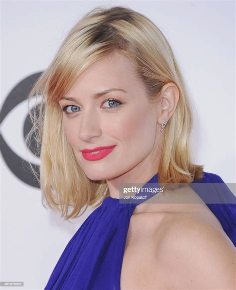 Actress Beth Behrs Arrives At The 41st Annual Peoples Choice Awards