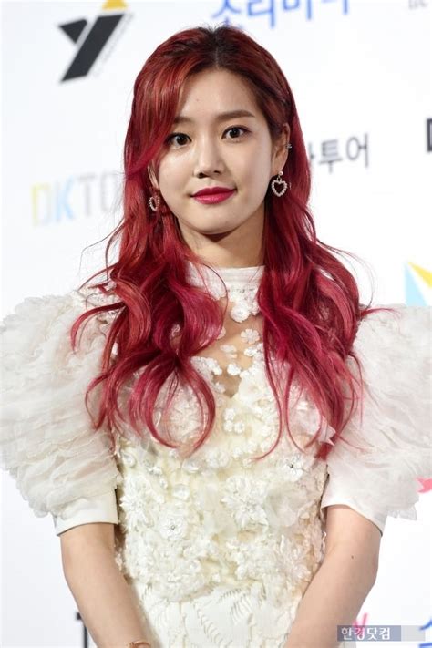 '스물' 이유비 "19금 대사..금세 적응되던데요. 하하" 한경 ...