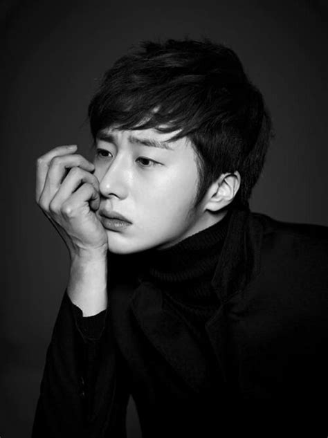 He is the son of a former television news anchorman. Jung Il-woo | Wiki | K-Pop Amino