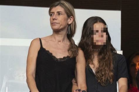 Pedro Sánchez Toma Una Decisión Drástica Con Sus Dos Hijas Tras Los Rumores