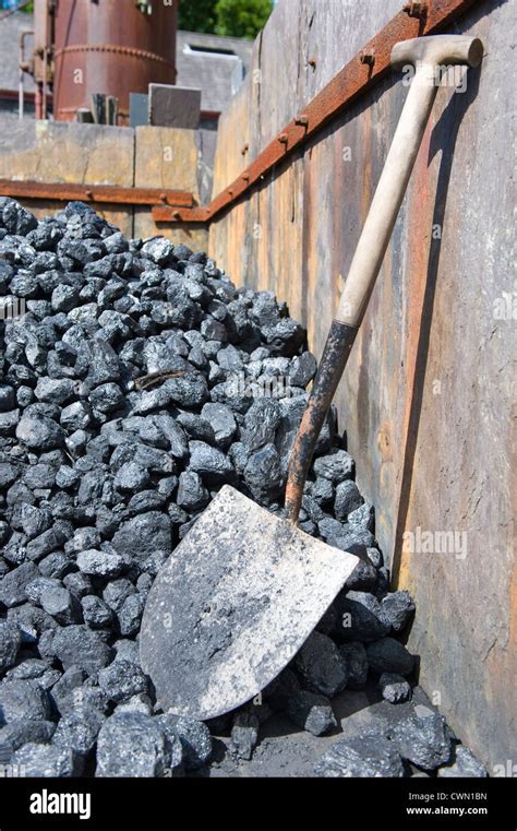 Coal Shovel Hi Res Stock Photography And Images Alamy