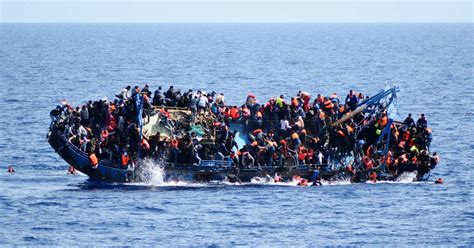 700 Migrants Dead Italy Shipwreck