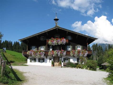 Um den gruberhof der bergdoktor und der wilde kaiser gehören einfach zusammen. Das Bergdoktorhaus | Der Bergdoktor - Offizieller Fanclub ...