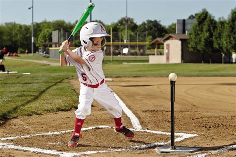 How To Teach Your Child To Swing A Bat Baseball Camp Baseball Bat