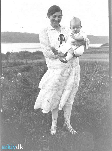 Arkivdk Rahbek Familien Tante Katrine Med Åge Christoffersen