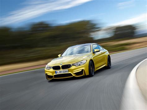 Lightweight hood with power dome. 2015 BMW M4 Coupe Wallpaper - 1024 x 768, Austin Yellow Metallic color, front - RSsportscars.com