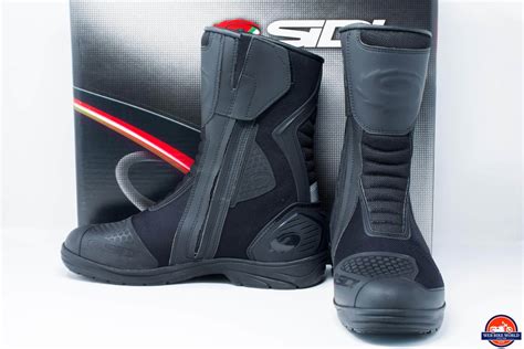 The best motorcycle boots will protect your feet from unexpected and unwanted hazards, while also feeling snug. SIDI Aria Gore-Tex Hands-On Review - Robert's Adventure