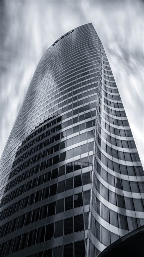 무료 이미지 검정색과 흰색 건축물 지평선 유리 건물 시티 마천루 도시의 도시 풍경 도심 무늬 반사