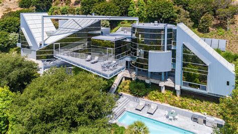 In Malibu A Rare Glass House By Architect Ed Niles Asks 58m