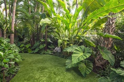 42 Landscaping Concepts For The Yard With A Personal Fence Tropical