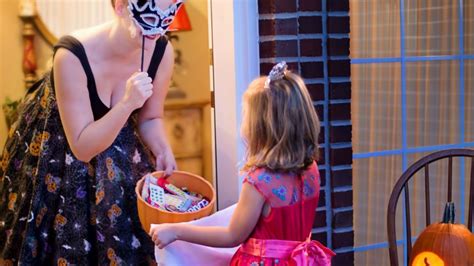 How To Keep Your Kids Safe This Halloween