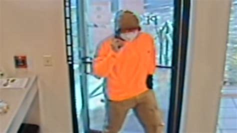 Apd Asking For Publics Help Identifying Suspect Who Robbed Bank In Central Austin Keye