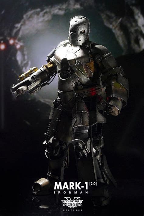 The figure stands just under 6.3″ tall. Figura de Iron Man Mark 1 2.0 por Hot Toys | Critic's Sight