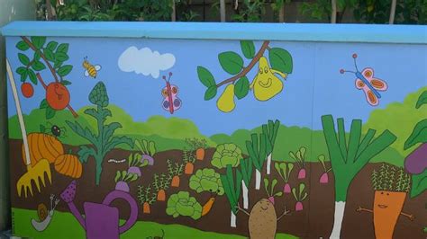 Une Fresque De Légumes A Poussé Sur Les Murs De Lécole Maternelle