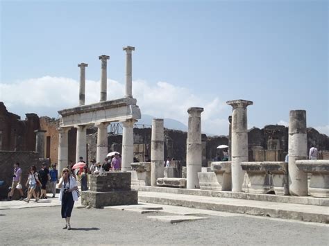 Pompeii The Forum Colonnade At The Famous Archaeologic Flickr