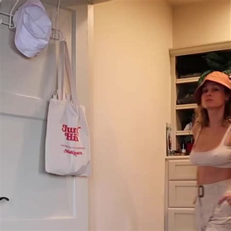 Brie Larson Braless Jiggle In New Youtube Video Nude Women Tv My Xxx Hot Girl