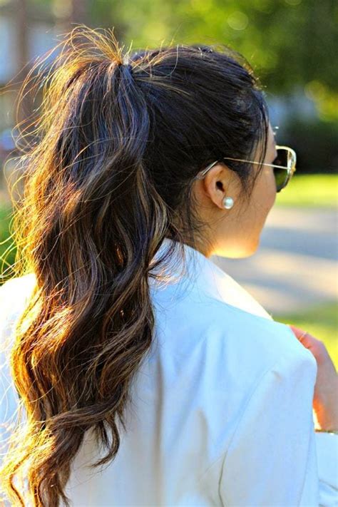 3 Curly Ponytail Hairstyles To Compliment Your Everyday Outfit