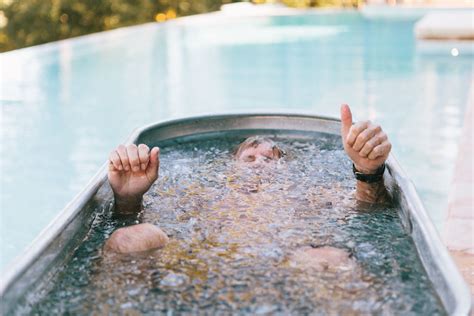 Your First Ice Bath—here S What You Need To Know — Runga