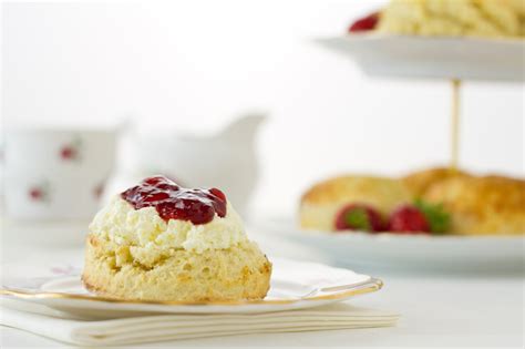 Whats The Real Difference Between A Devon And Cornish Cream Tea And