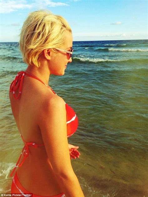 Country Music Star Kellie Pickler Flashes Her Beach Body In Bikini On Vacation In Florida