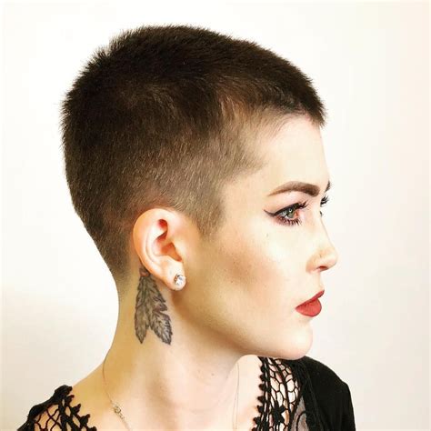 This style gives you control on just how. Pin by Hairstyles Compendium on Buzzcuts & cropped hair ...