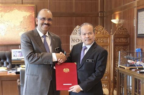 Dan setiap manusia yang ingin menjalankan setiap aktivitas tersebut membutuhkan manusia lain, di mana dalam konteks ekonomi umumnya disebut sebagai sumber daya manusia. YBrs. Dr. Mohd Gazali Abas Dilantik KSU Kementerian Sumber ...