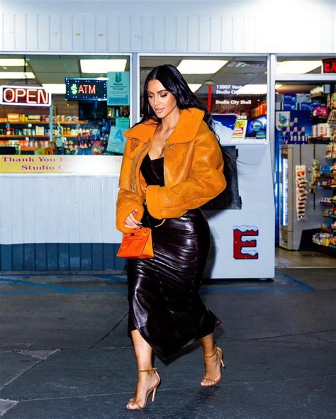 Kim Kardashian Fashion Style Orange Black Xclusivstars Usa Gossip Entertainment And Top