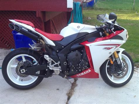 Under glow kit with remote. 2009 Yamaha R1 White and Red ONLY 3000 MILES for sale on ...