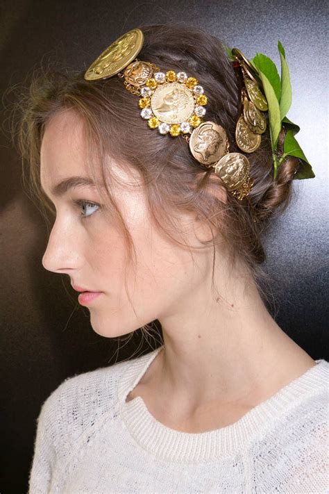 How To Wear The Best Beauty Trends From The Runways Hair Accessories