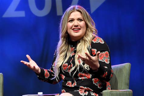 Kelly Clarkson Has Amazing Response To Person Who Calls Her ‘fat On Twitter