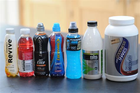 Обычная подсахаренная вода восполняет запасы глюкозы не хуже дорогих спортивных напитков