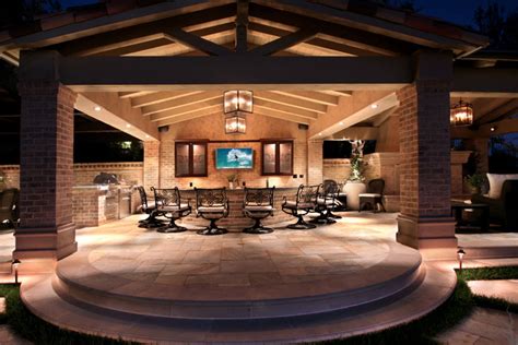 Whether your bar is in the middle of a sprawling metropolis or in a small village, the word of the day is the same: Creating a Focal Point in your Outdoor Space