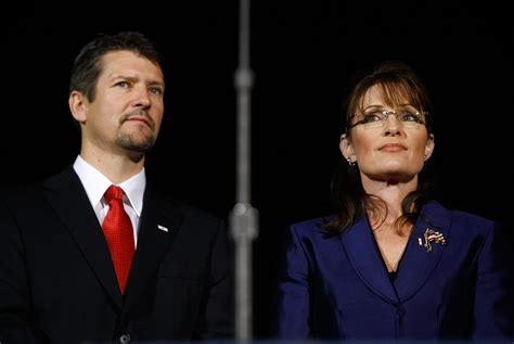 Sarah Palin Learned Of Husbands Divorce Plans Via Email