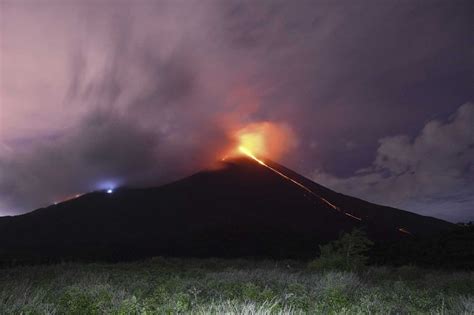 Au Guatemala Limpressionnante éruption Du Volcan Pacaya