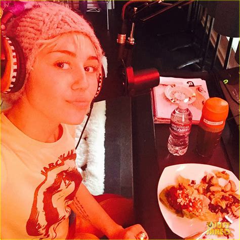 Photo Miley Cyrus Records Music After Split Photo Just