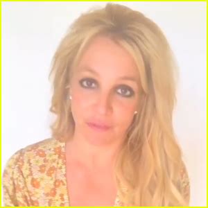 Britney Spears Wants To Inspire People With Yoga Amid Coronavirus Crisis Watch Video