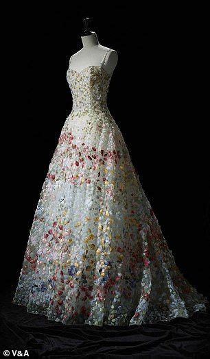 Princess Margaret Gown Will Go On Display In V A Dior Exhibition In