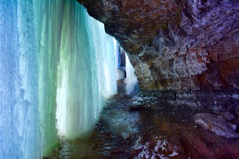 Another View From Behind Frozen Minnehaha Falls Minneapolis 6000x4000