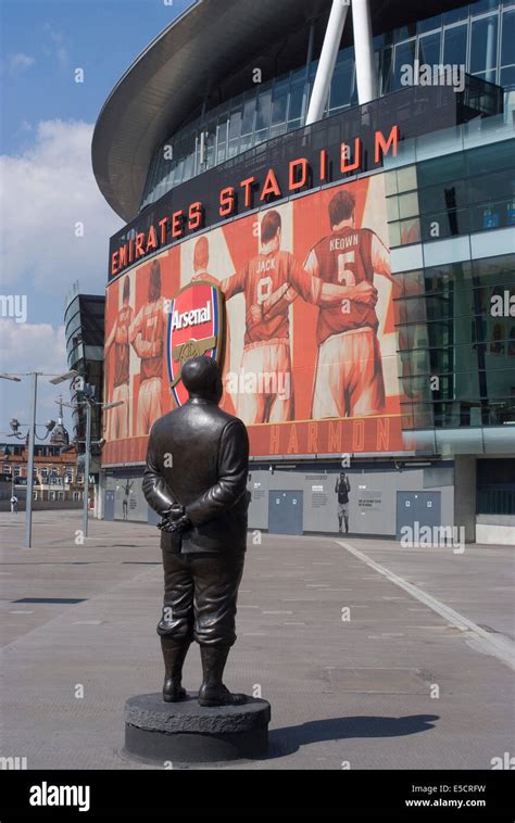 The Herbert Chapman Statue Outside The Emirates Stadium Hi Res Stock