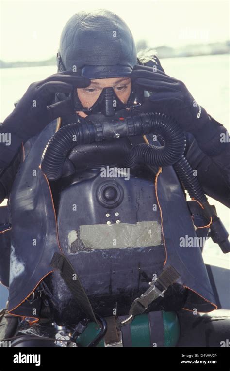 A Navy Seal Combat Swimmer Adjusts His Dive Mask Stock Photo Alamy