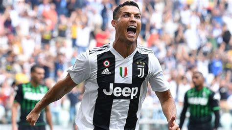 Cristiano ronaldo dos santos aveiro) родился 5 февраля 1985 года в фуншале (о. Cristiano Ronaldo scores his 1st league goals for Juventus ...