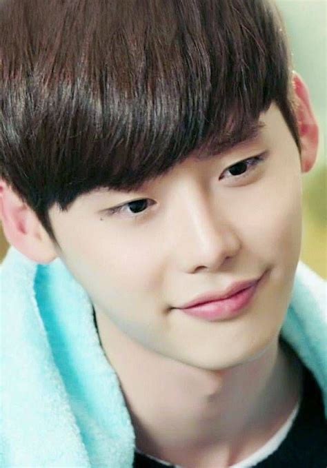 Lee jong suk is a south korean actor and model who is considered one of the most popular hallyu stars working today. Lee Jong Suk Pinocchio